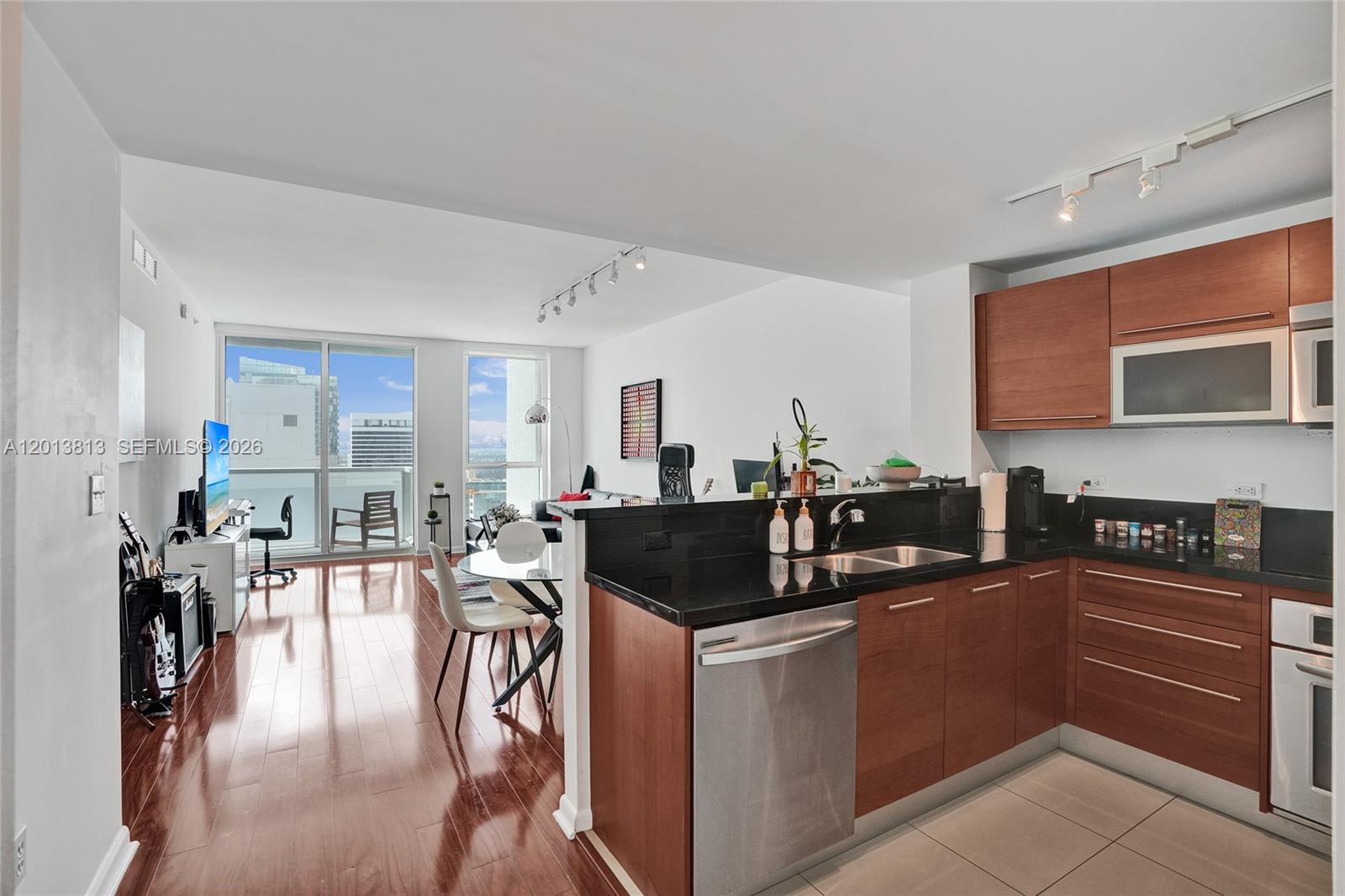 253 NE 2nd St #3304, Miami FL 33132