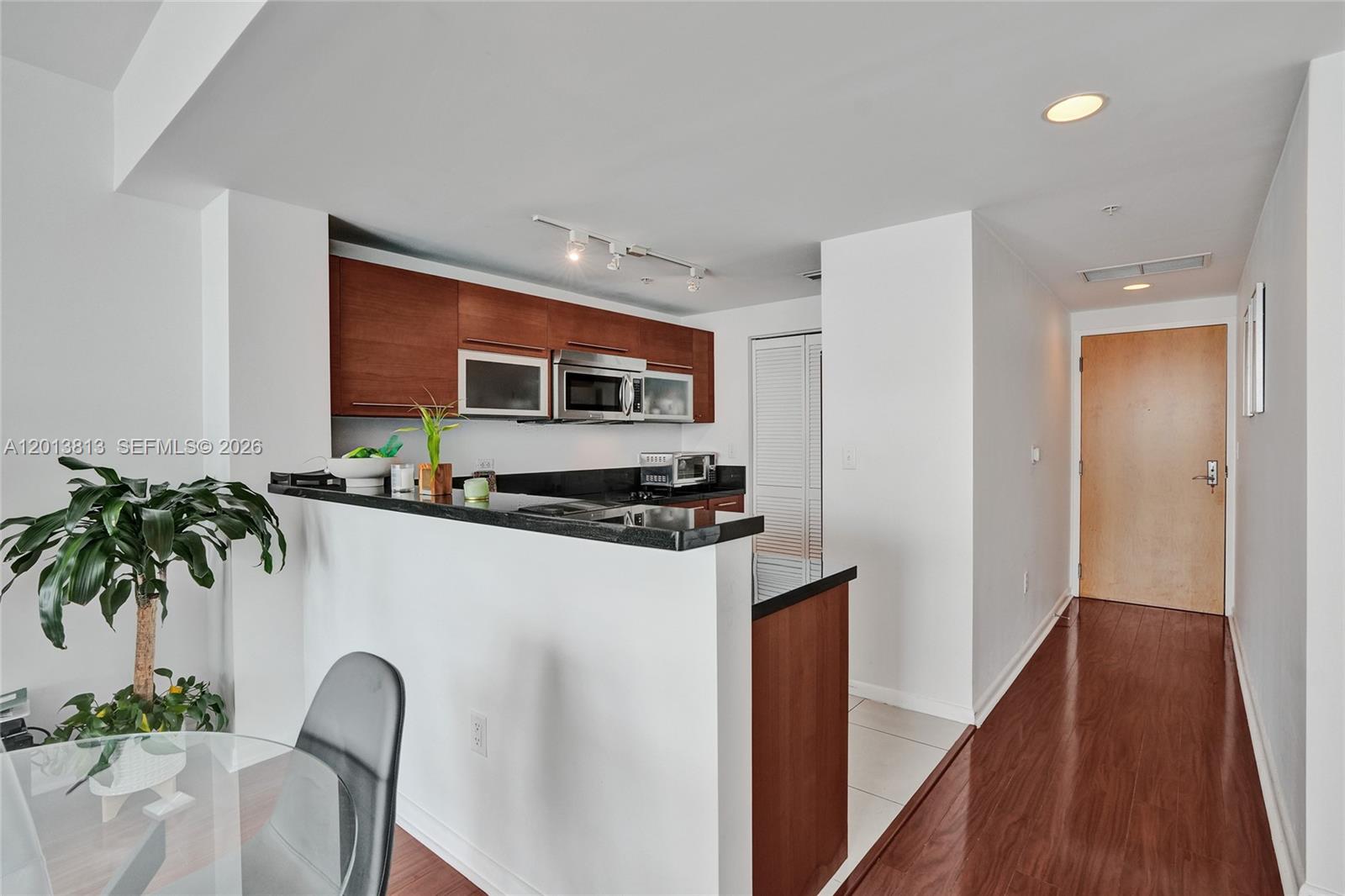 253 NE 2nd St #3304, Miami FL 33132