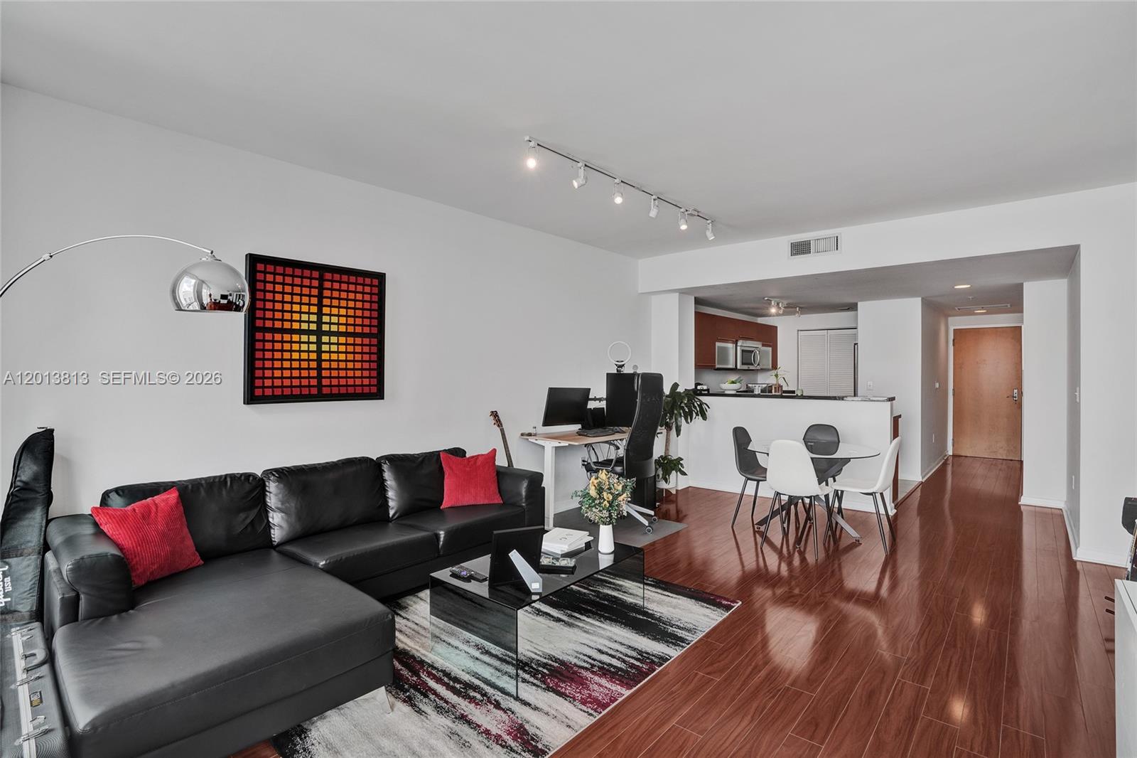 253 NE 2nd St #3304, Miami FL 33132