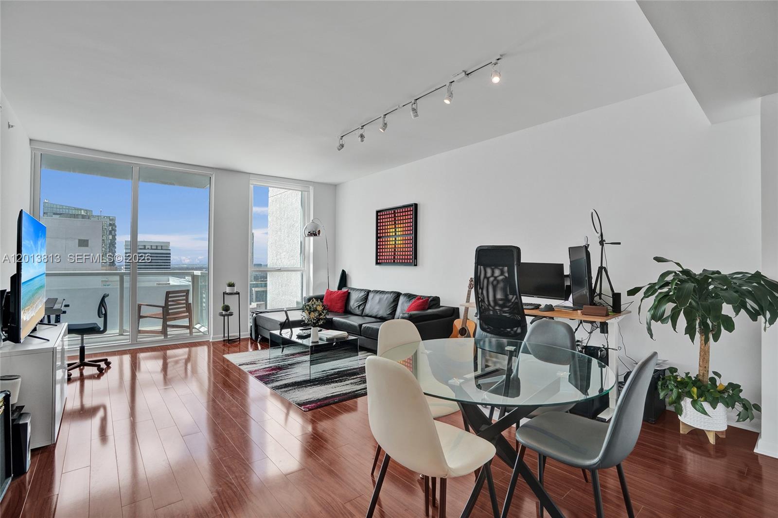 253 NE 2nd St #3304, Miami FL 33132