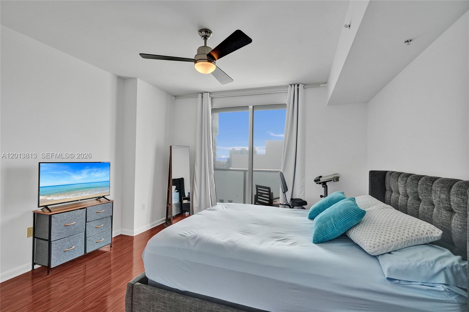 253 NE 2nd St #3304, Miami FL 33132