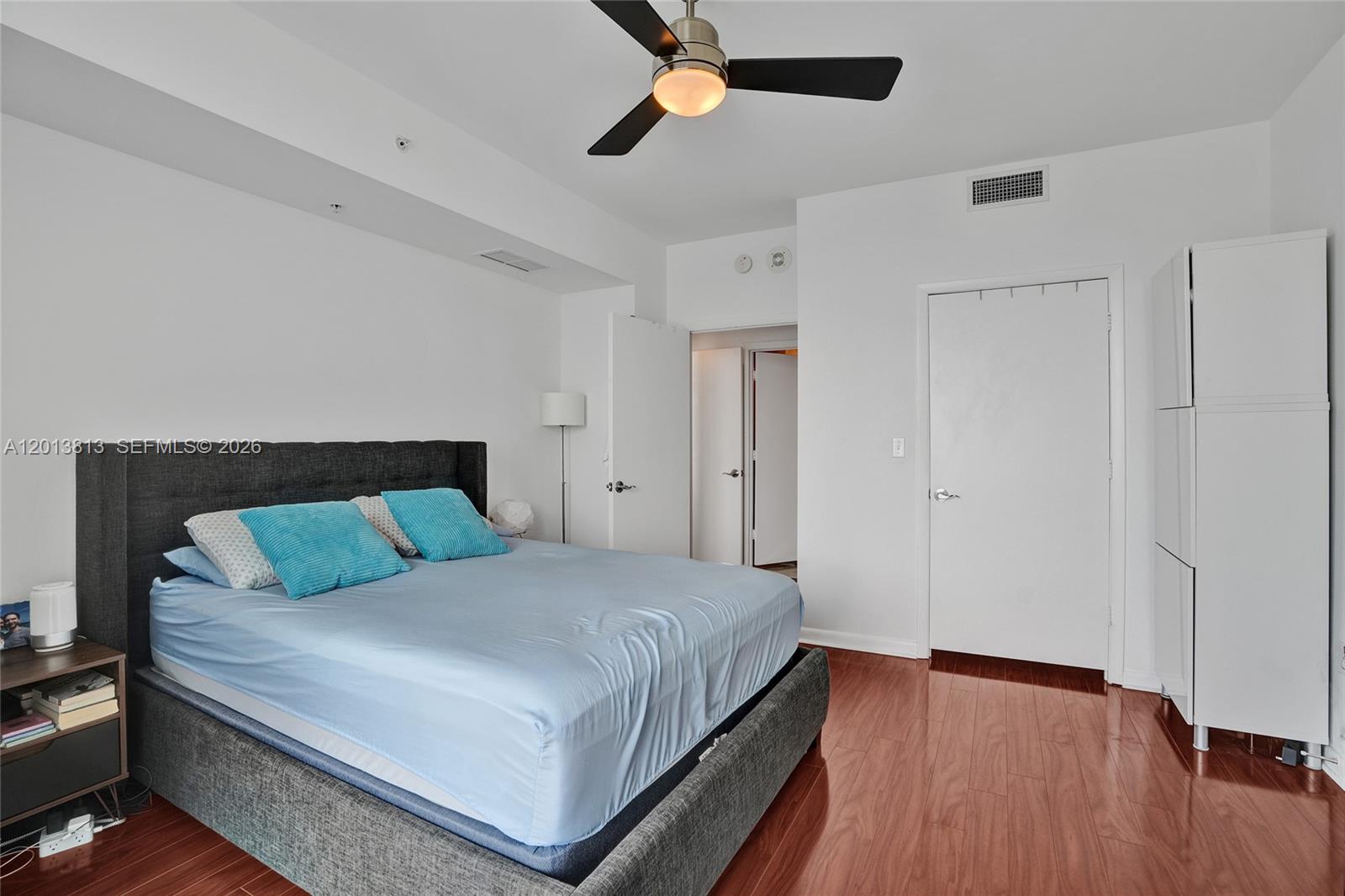 253 NE 2nd St #3304, Miami FL 33132