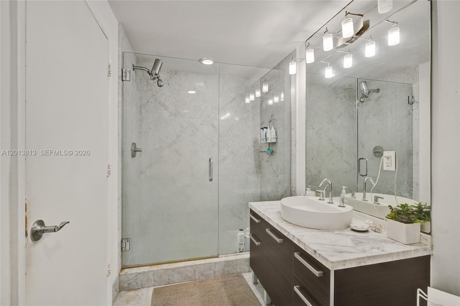 253 NE 2nd St #3304, Miami FL 33132
