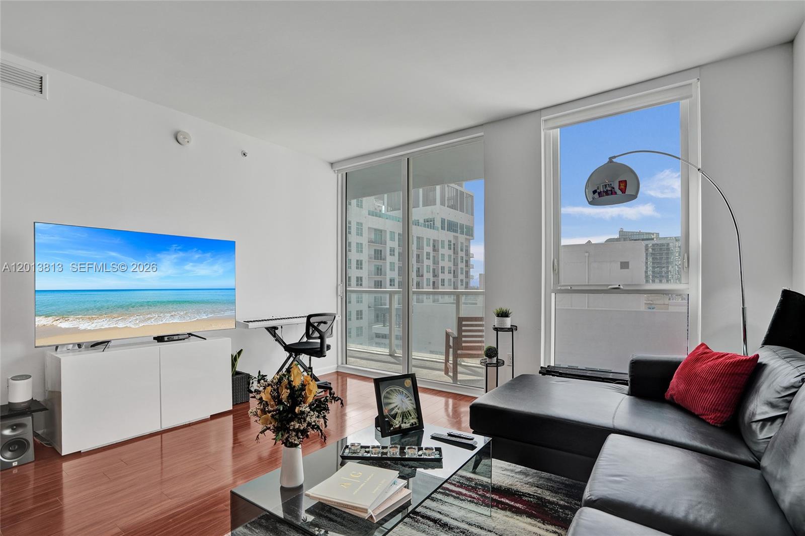 253 NE 2nd St #3304, Miami FL 33132
