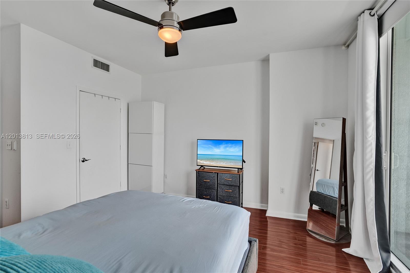 253 NE 2nd St #3304, Miami FL 33132
