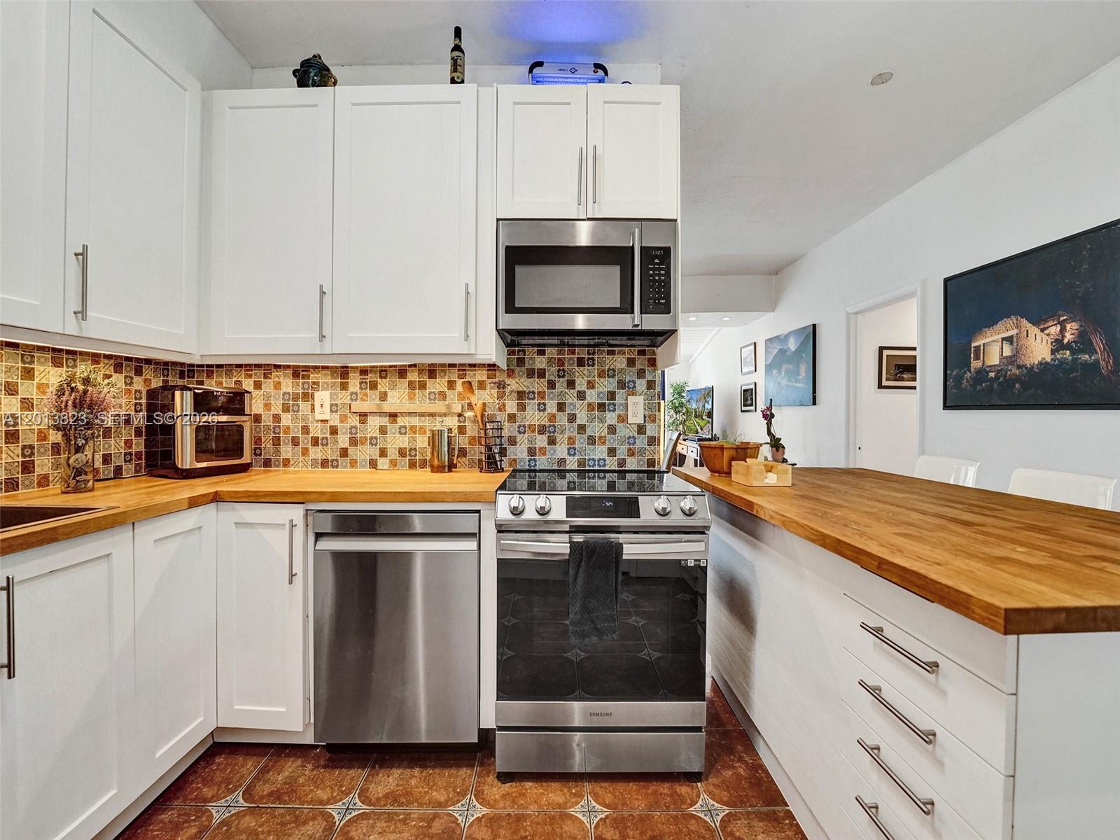 918 NE 4th Court, Hallandale Beach FL 33009