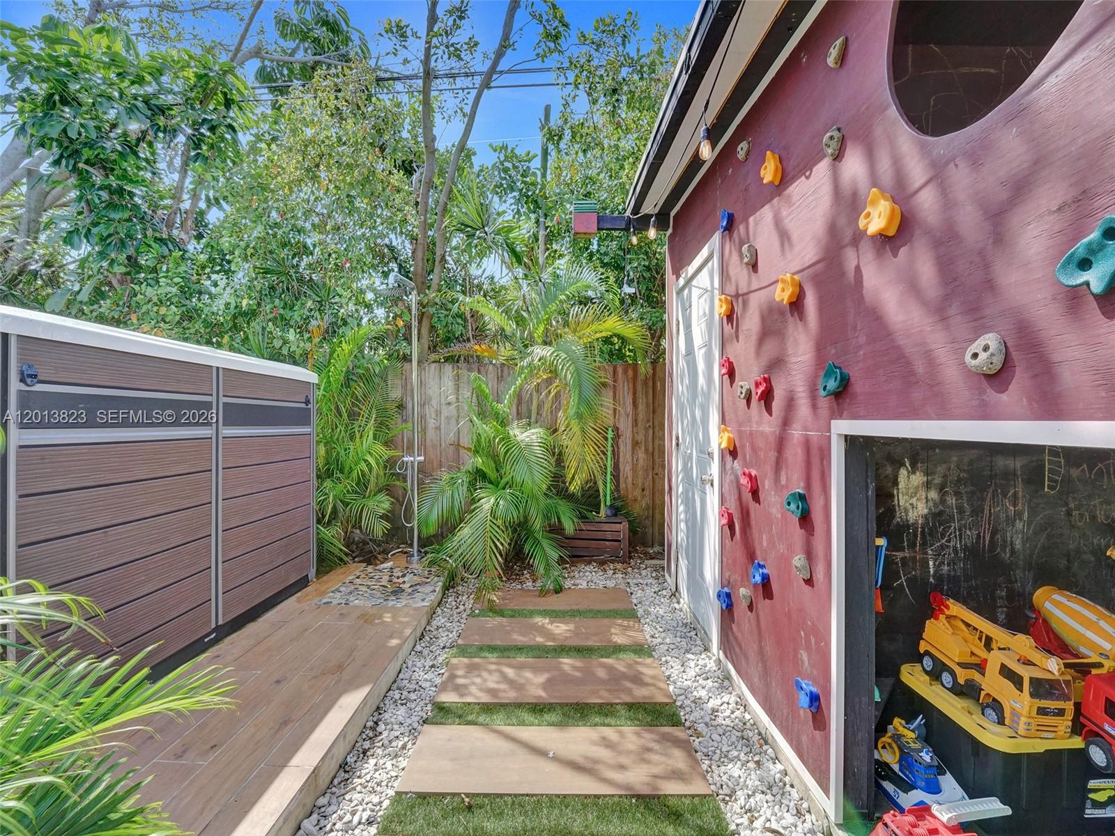 918 NE 4th Court, Hallandale Beach FL 33009