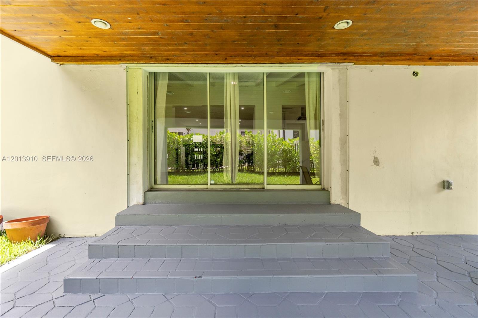 1015 Pizarro St, Coral Gables FL 33134