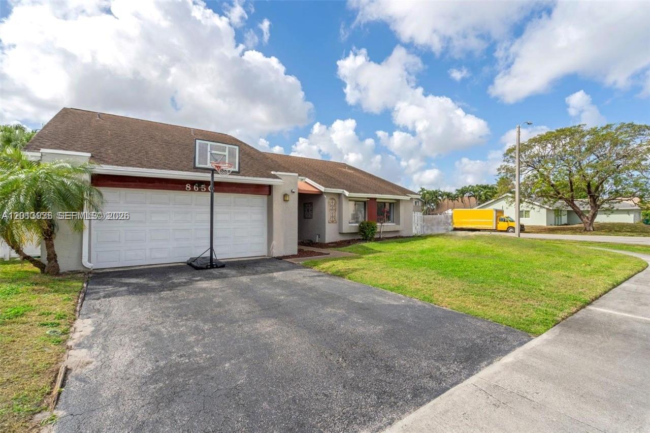8650 NW 46th Ct, Lauderhill FL 33351