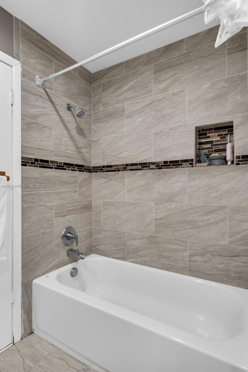 8650 NW 46th Ct, Lauderhill FL 33351