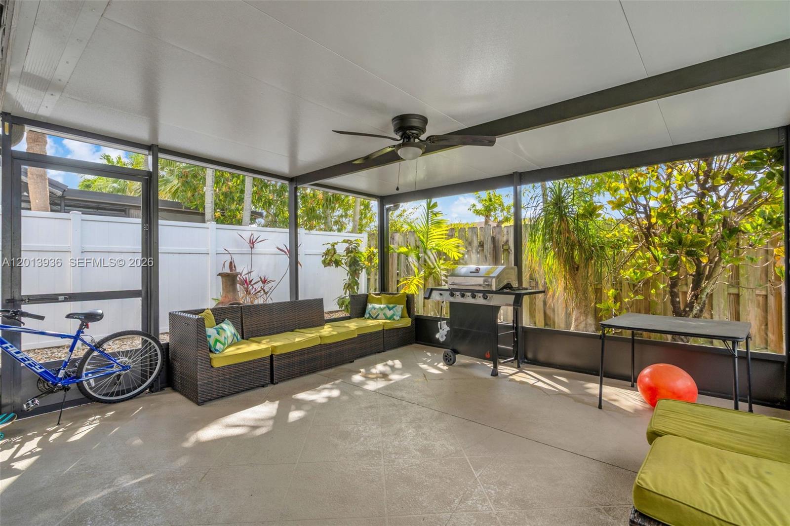 8650 NW 46th Ct, Lauderhill FL 33351