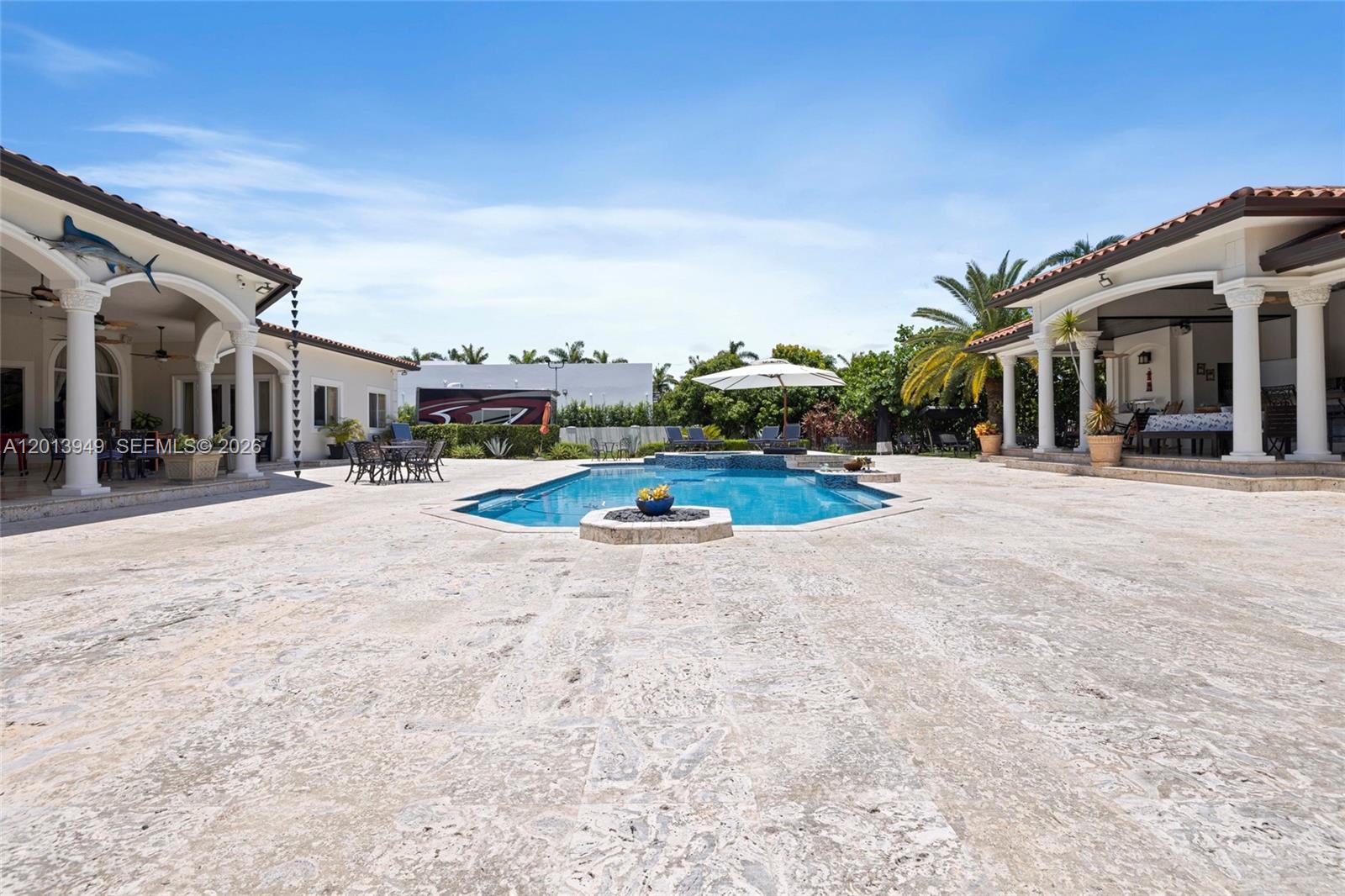 9861 NW 135th St, Hialeah Gardens FL 33018