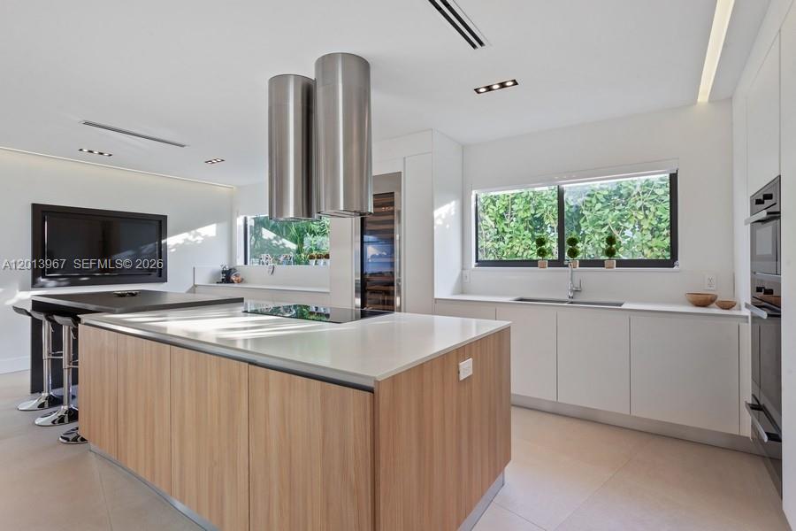 7972 Biscayne Point Cir, Miami Beach FL 33141