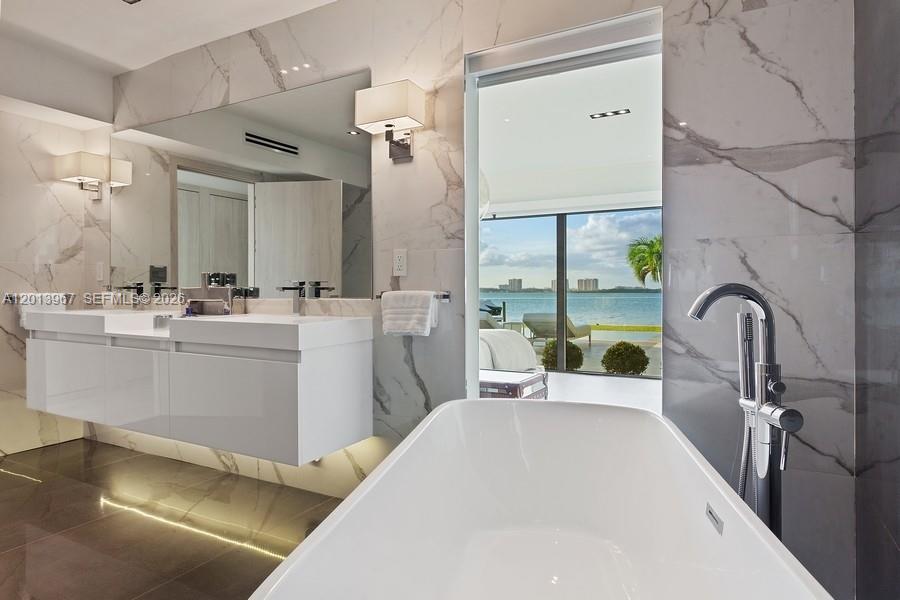 7972 Biscayne Point Cir, Miami Beach FL 33141