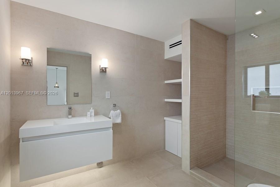 7972 Biscayne Point Cir, Miami Beach FL 33141