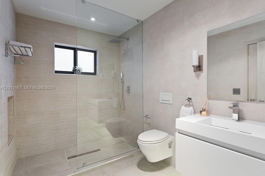 7972 Biscayne Point Cir, Miami Beach FL 33141