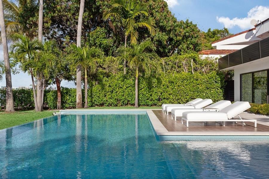 7972 Biscayne Point Cir, Miami Beach FL 33141