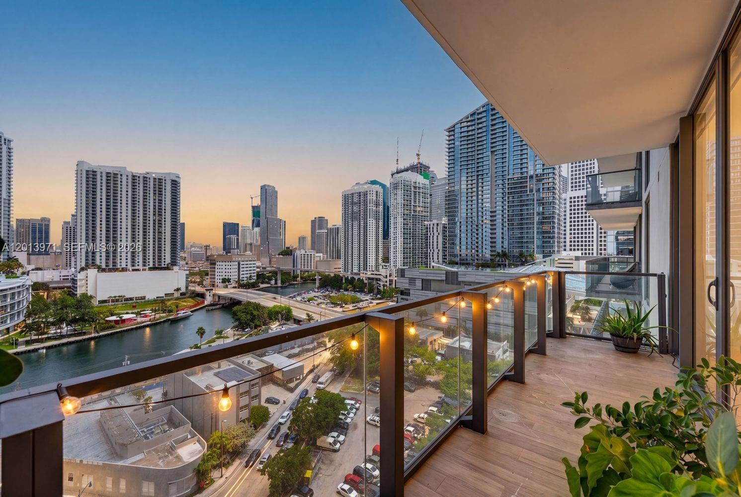 88 SW 7th St #1012, Miami FL 33130