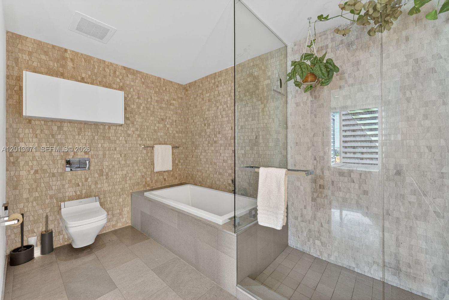 88 SW 7th St #1012, Miami FL 33130