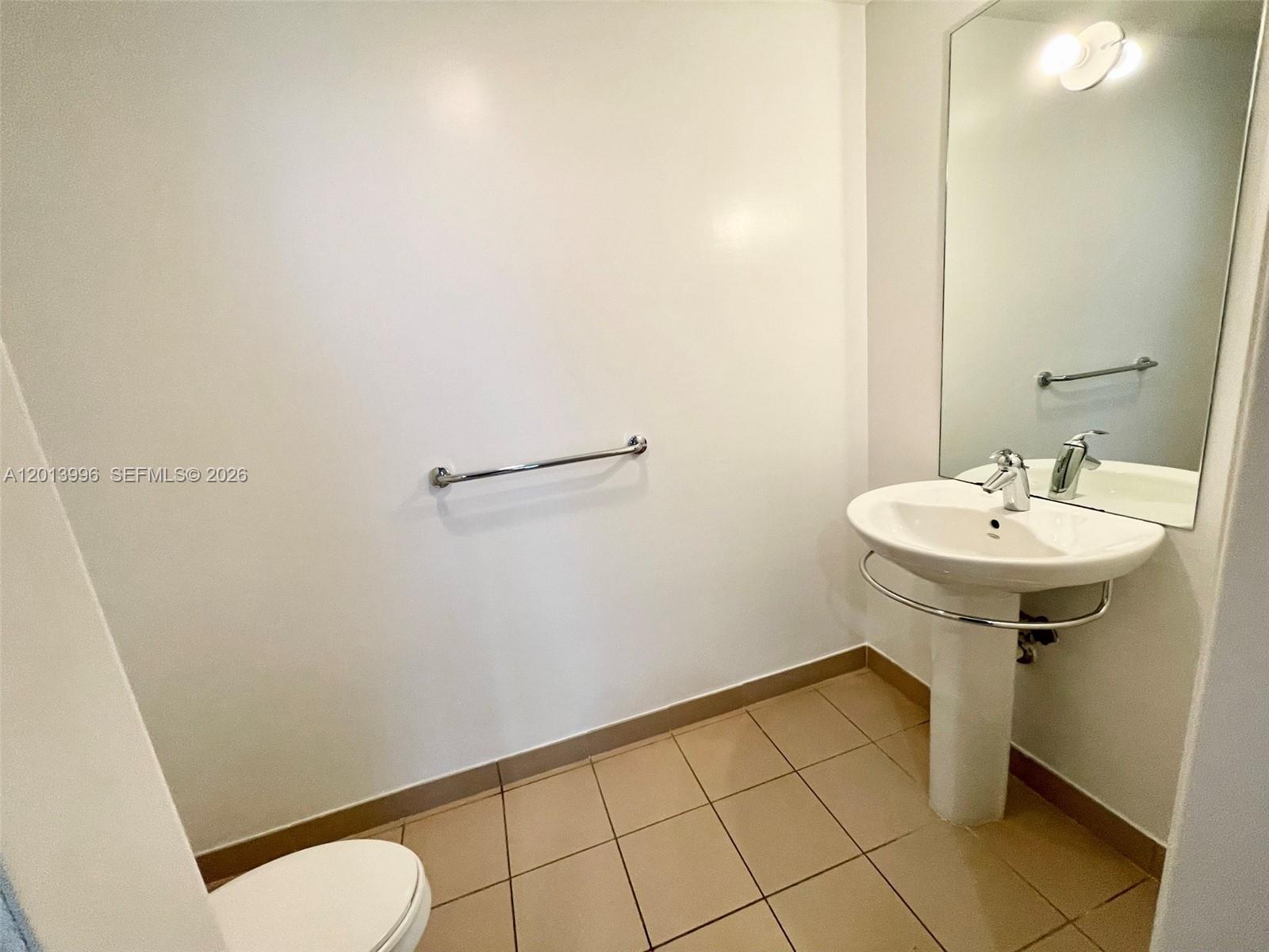 300 S Biscayne Blvd #L-830, Miami FL 33131