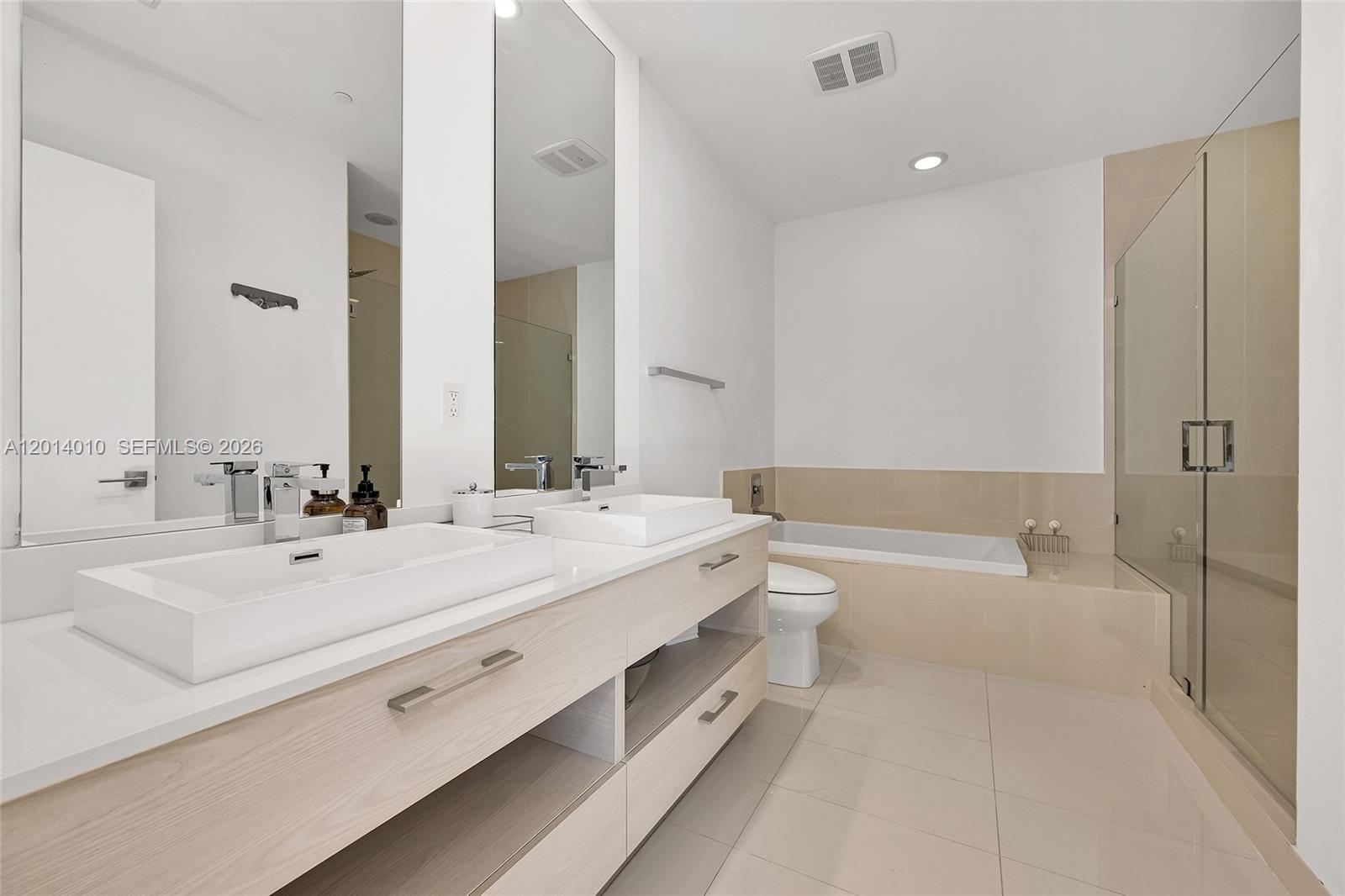 55 SW 9th St #4208, Miami FL 33130