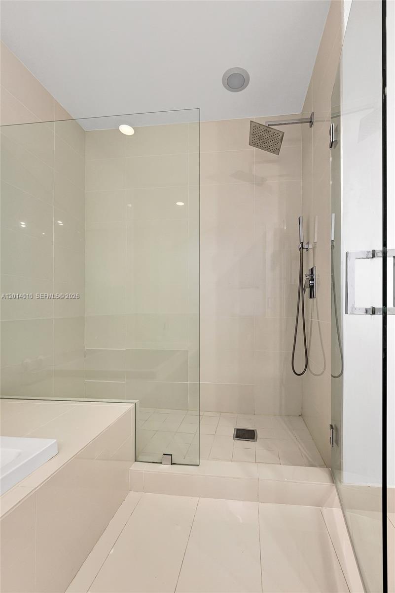 55 SW 9th St #4208, Miami FL 33130