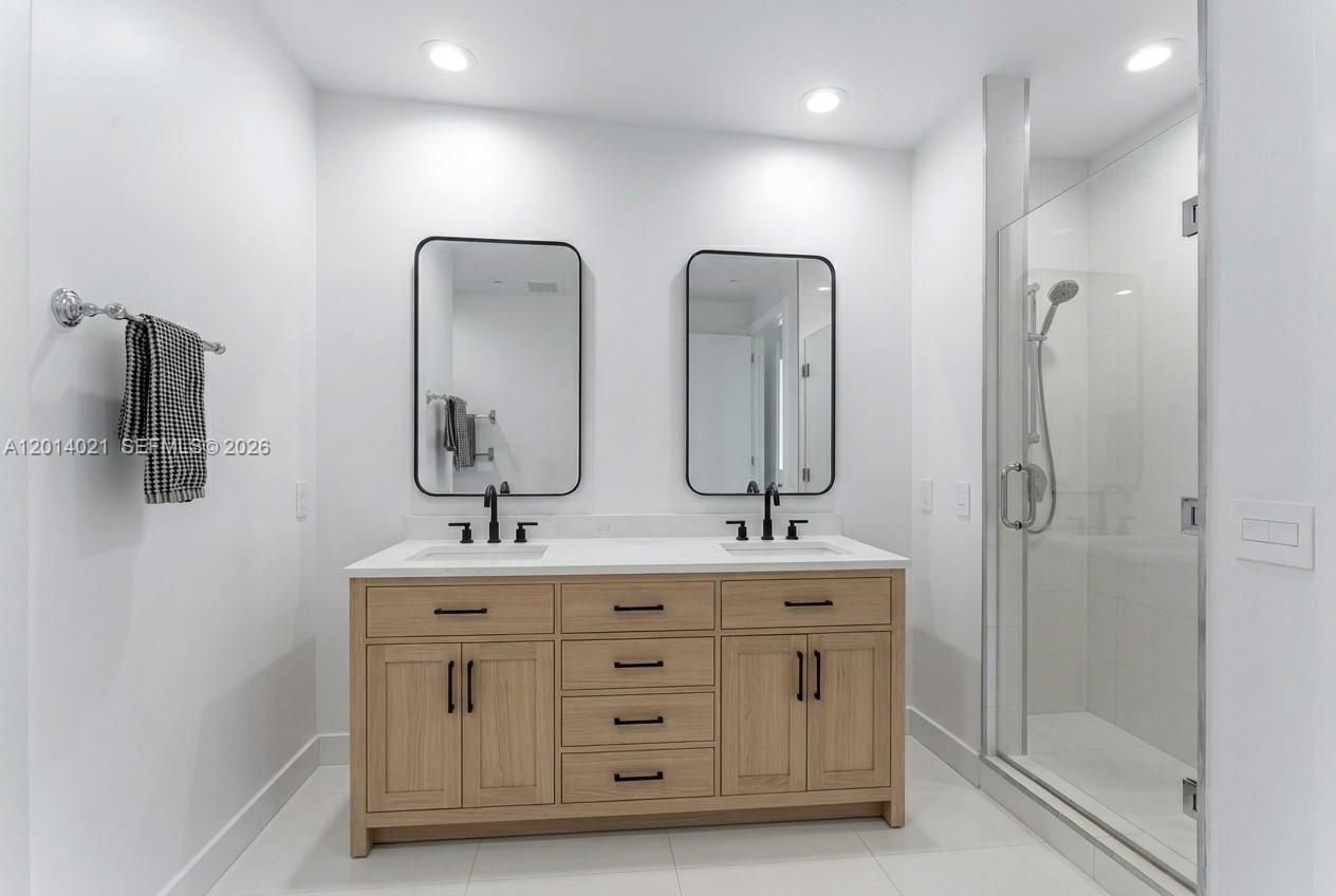 950 Brickell Bay Dr #5506, Miami FL 33131