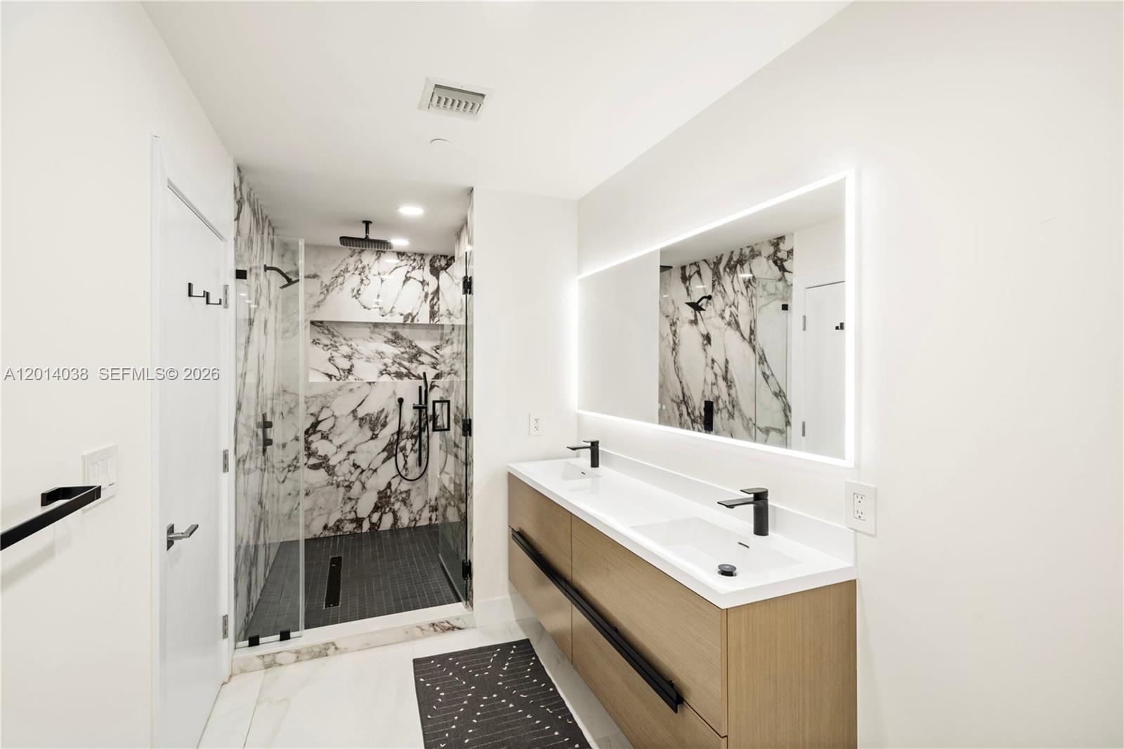 900 Biscayne Blvd #4202, Miami FL 33132