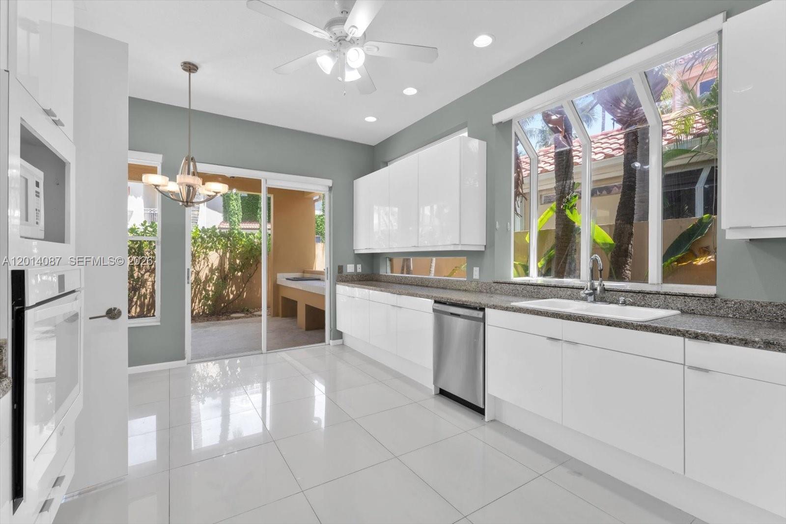 3728 NE 208th Ter, Aventura FL 33180