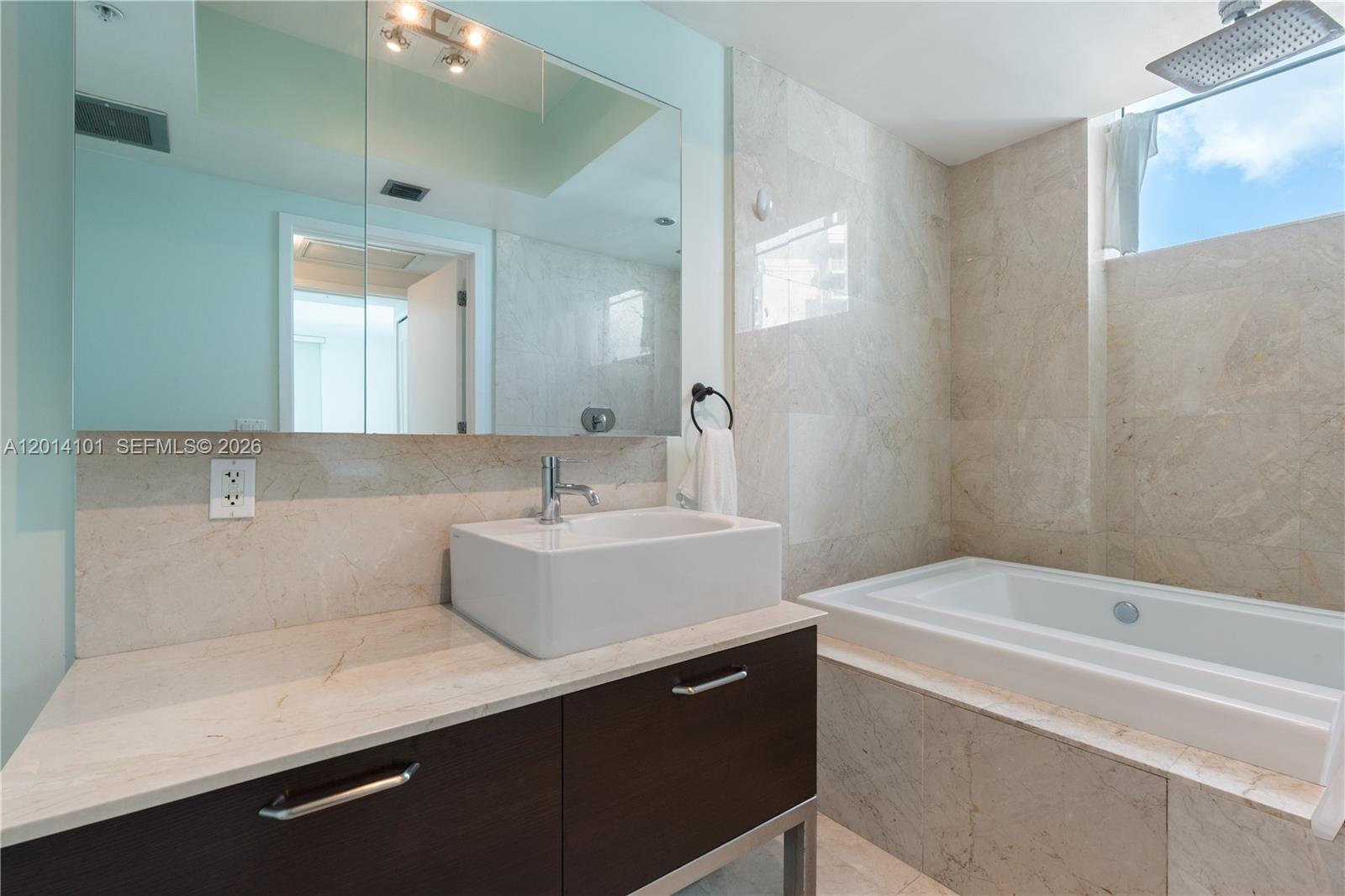 218 SE 14th St #2208, Miami FL 33131