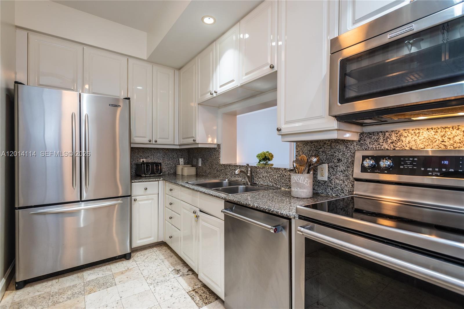 888 Brickell Key Dr #211, Miami FL 33131
