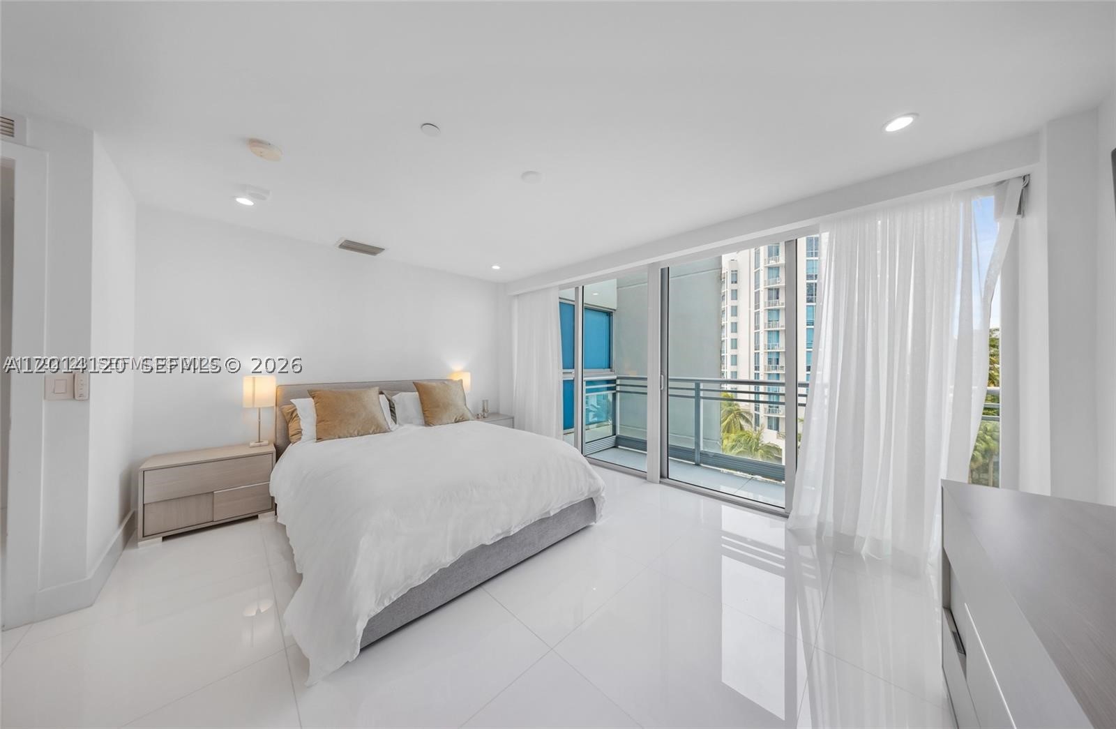 2950 NE 188th St #547, Aventura FL 33180
