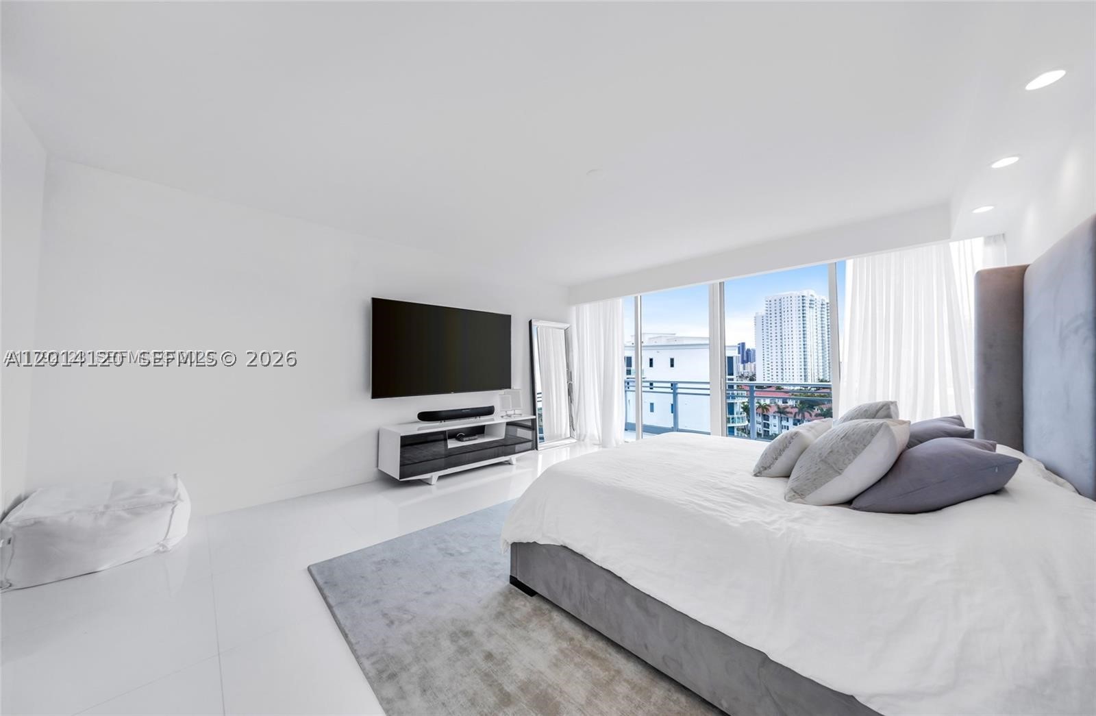 2950 NE 188th St #547, Aventura FL 33180