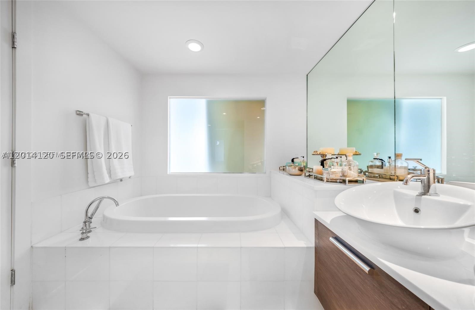 2950 NE 188th St #547, Aventura FL 33180