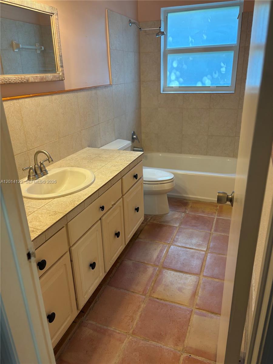 941 NW 7th St, Boca Raton FL 33486
