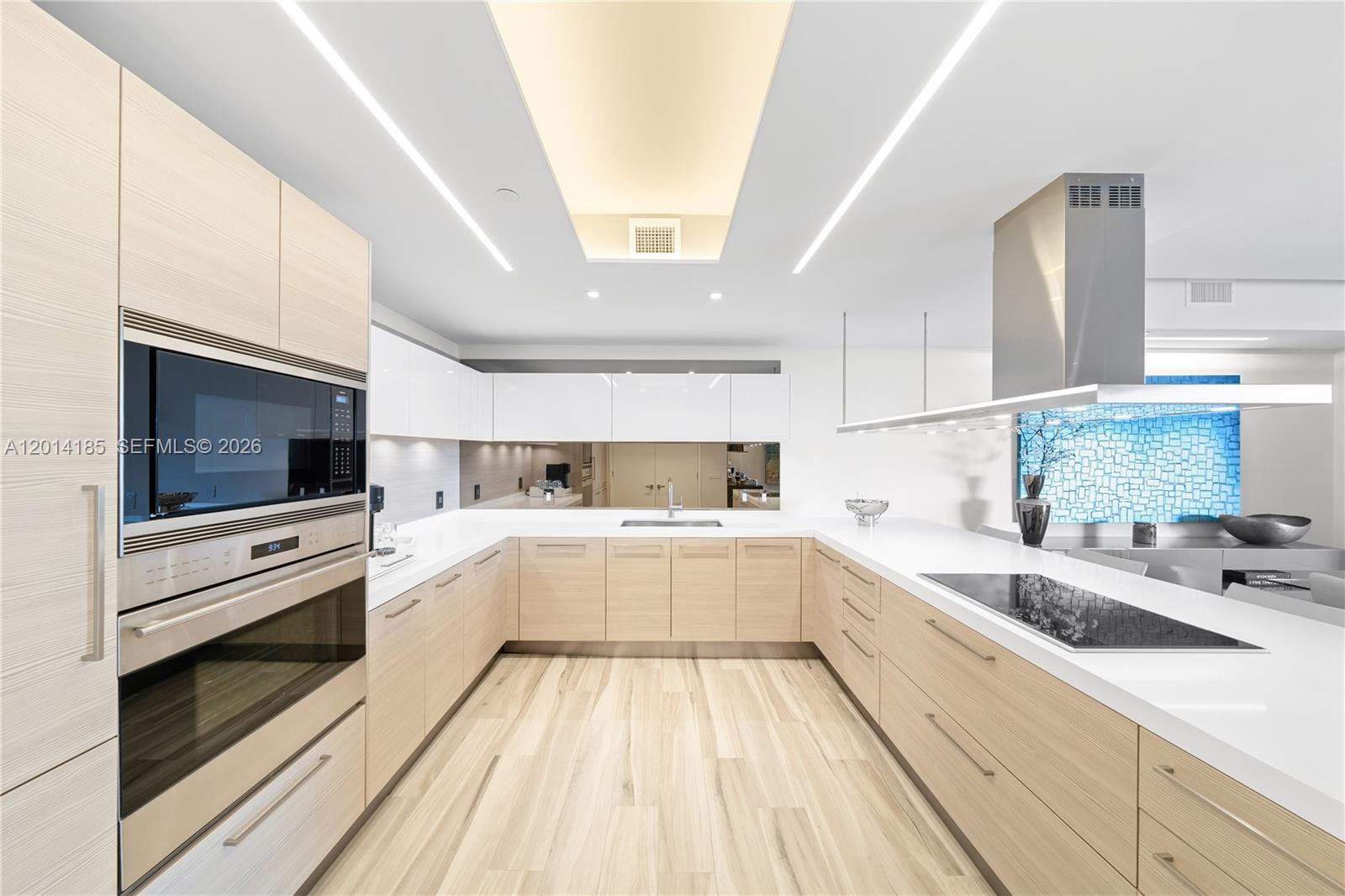 17111 Biscayne Blvd #2107, North Miami Beach FL 33160