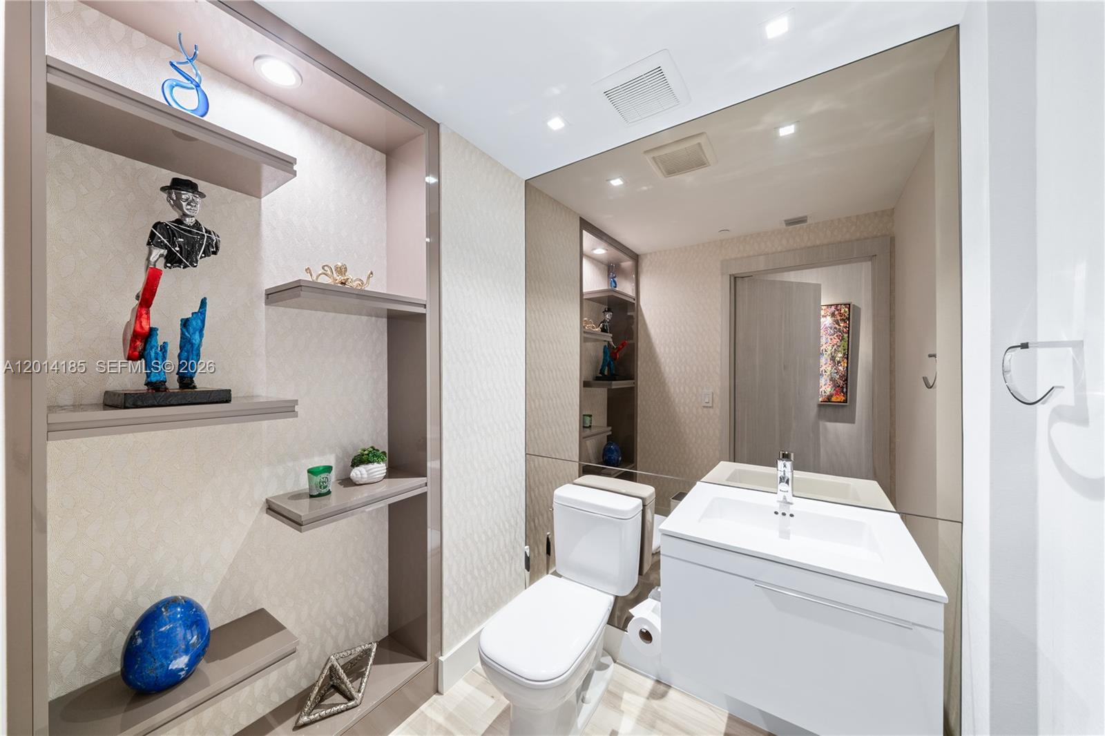 17111 Biscayne Blvd #2107, North Miami Beach FL 33160