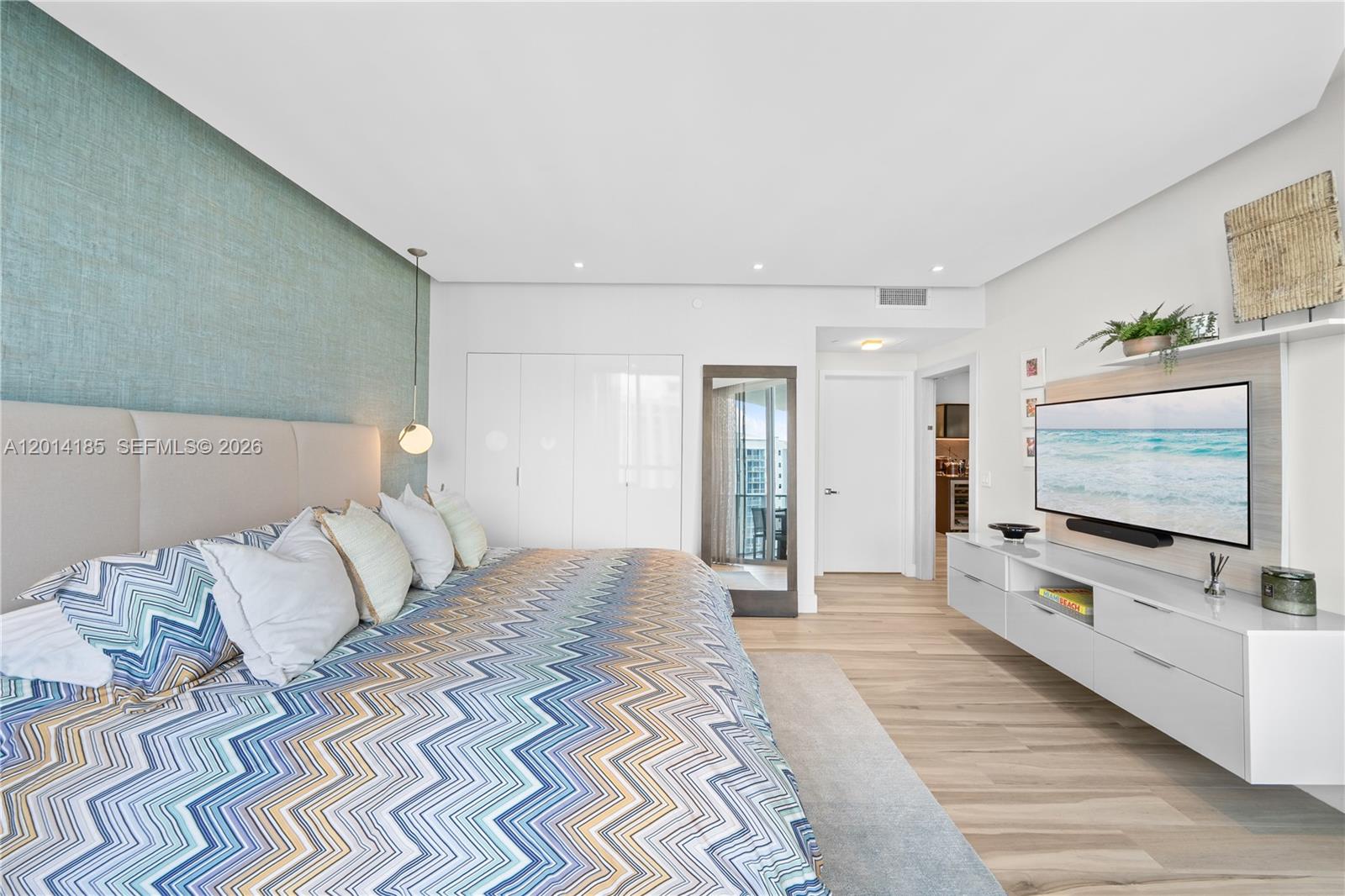 17111 Biscayne Blvd #2107, North Miami Beach FL 33160