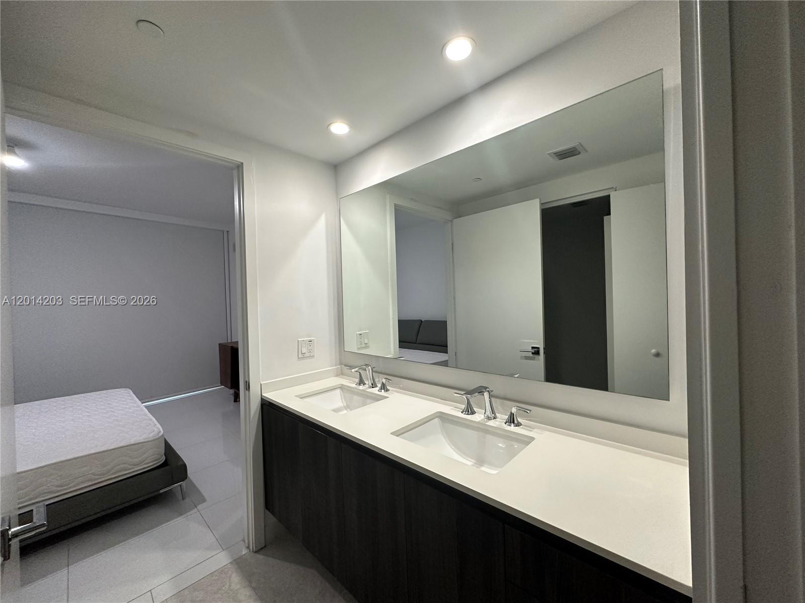 488 NE 18th St #2502, Miami FL 33132