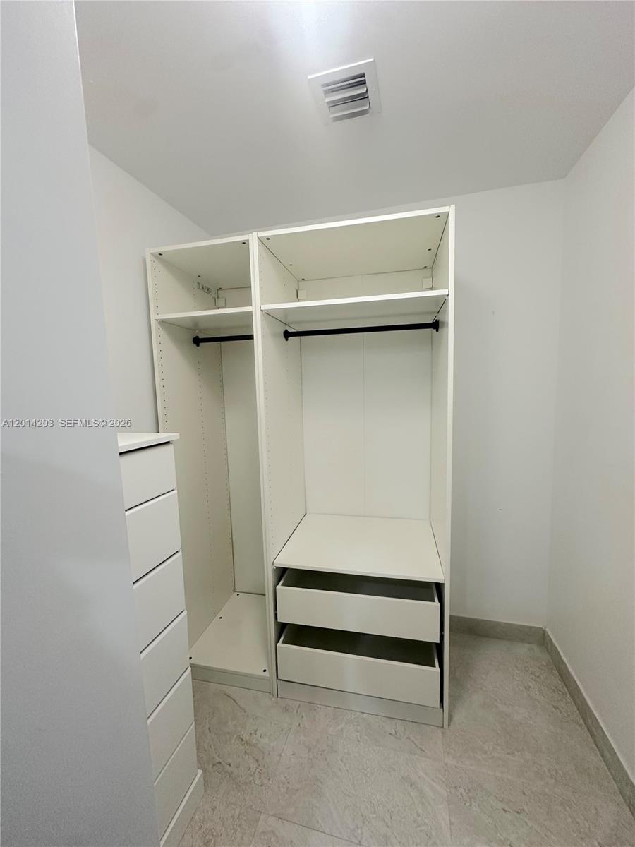 488 NE 18th St #2502, Miami FL 33132