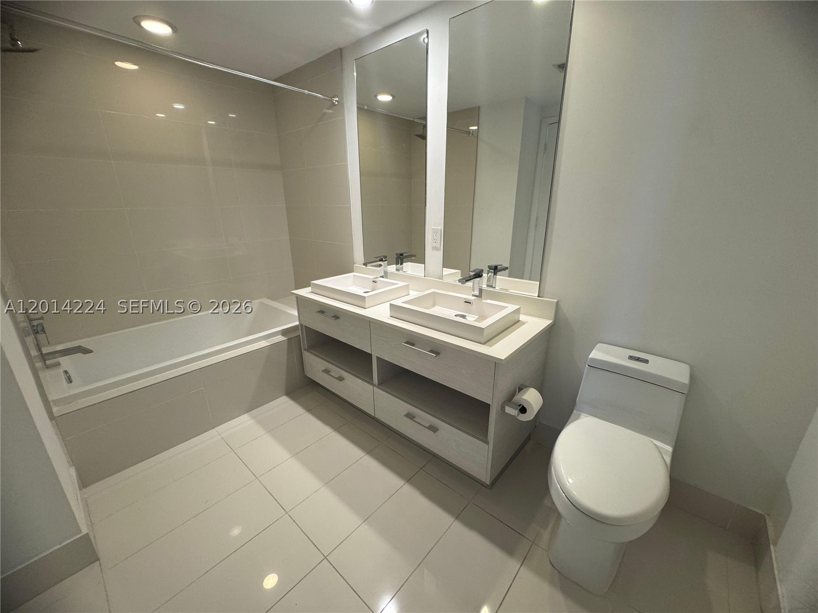45 SW 9th St #1104, Miami FL 33130