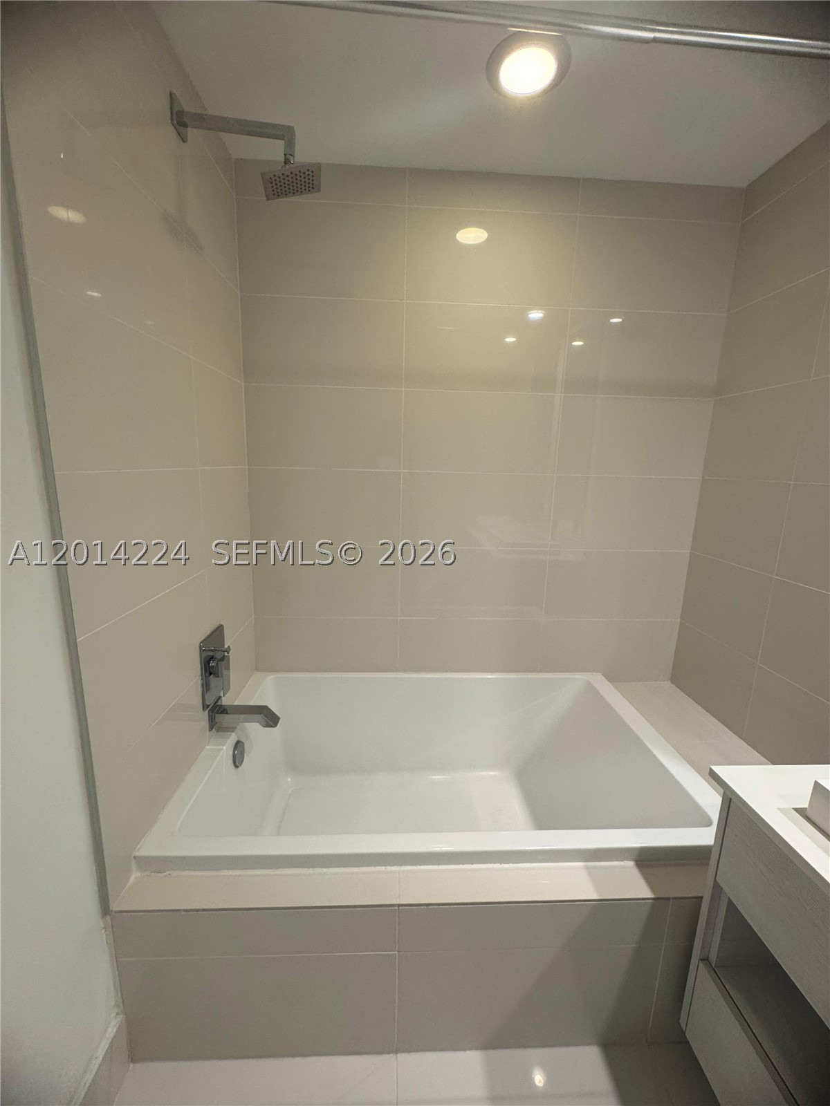 45 SW 9th St #1104, Miami FL 33130