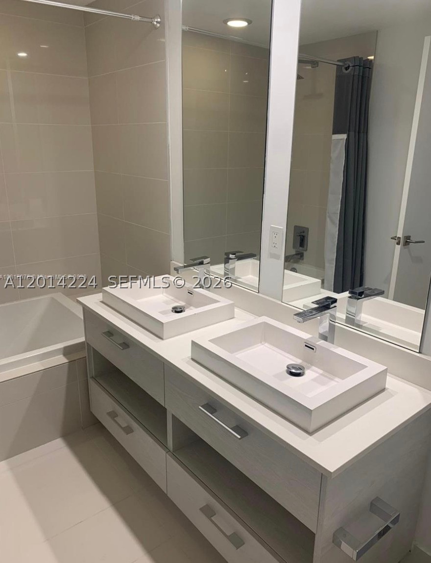 45 SW 9th St #1104, Miami FL 33130