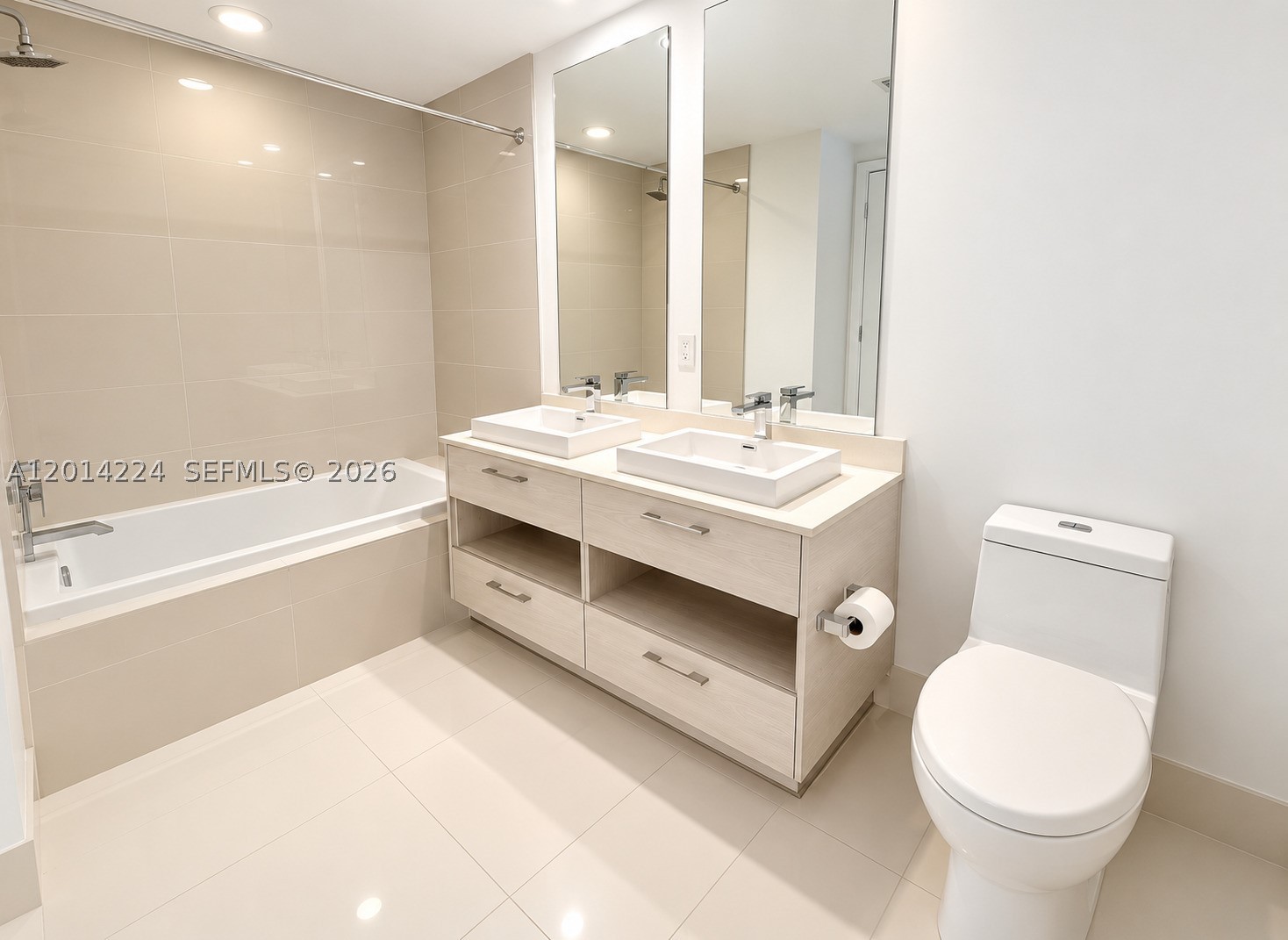 45 SW 9th St #1104, Miami FL 33130