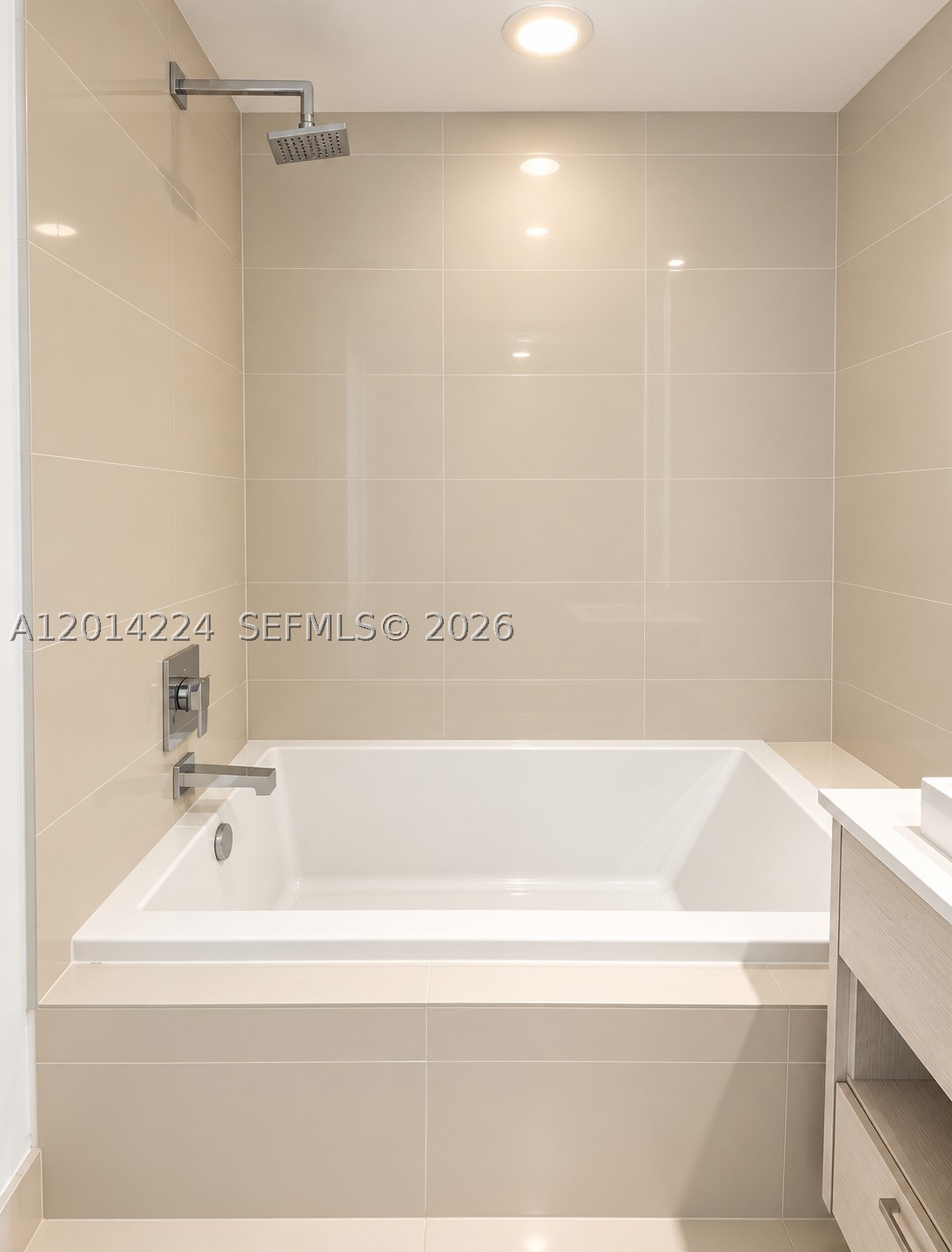 45 SW 9th St #1104, Miami FL 33130