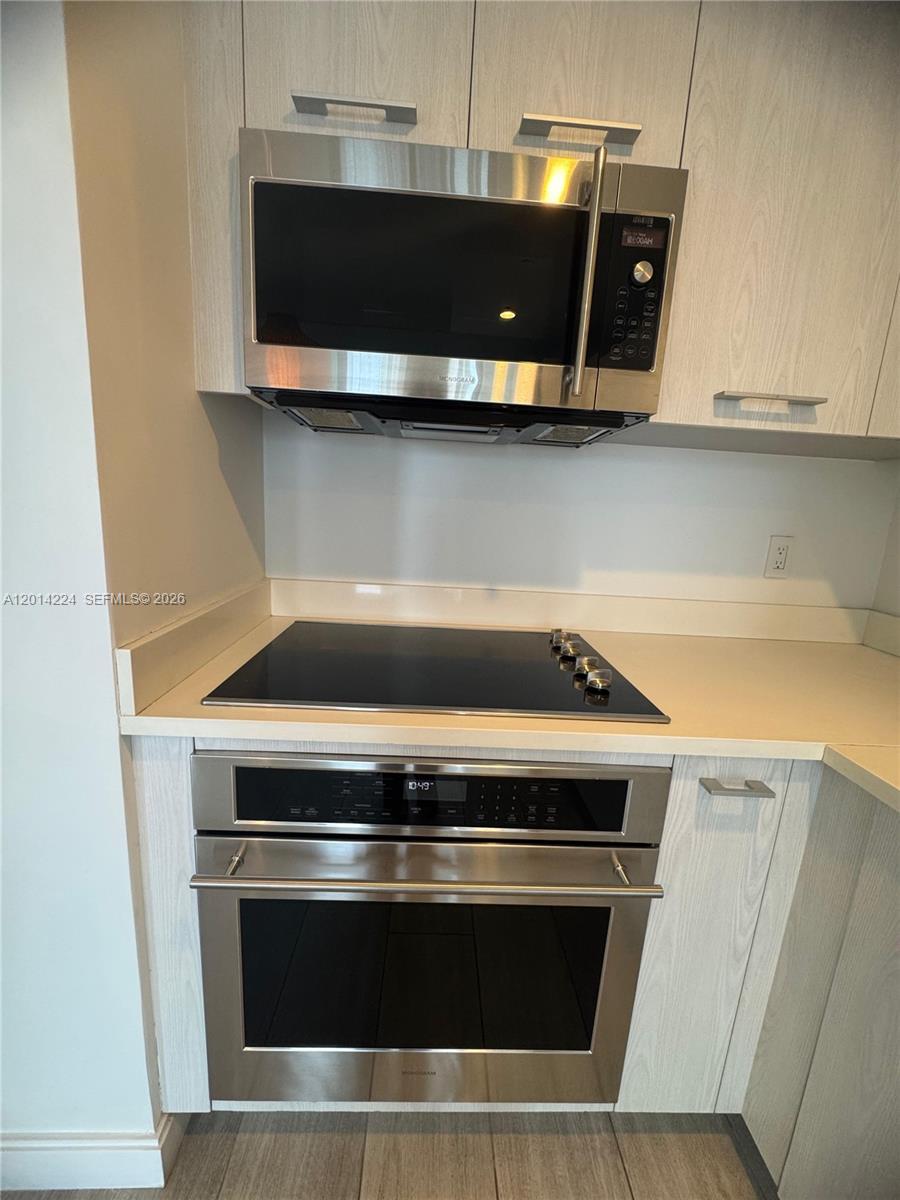 45 SW 9th St #1104, Miami FL 33130