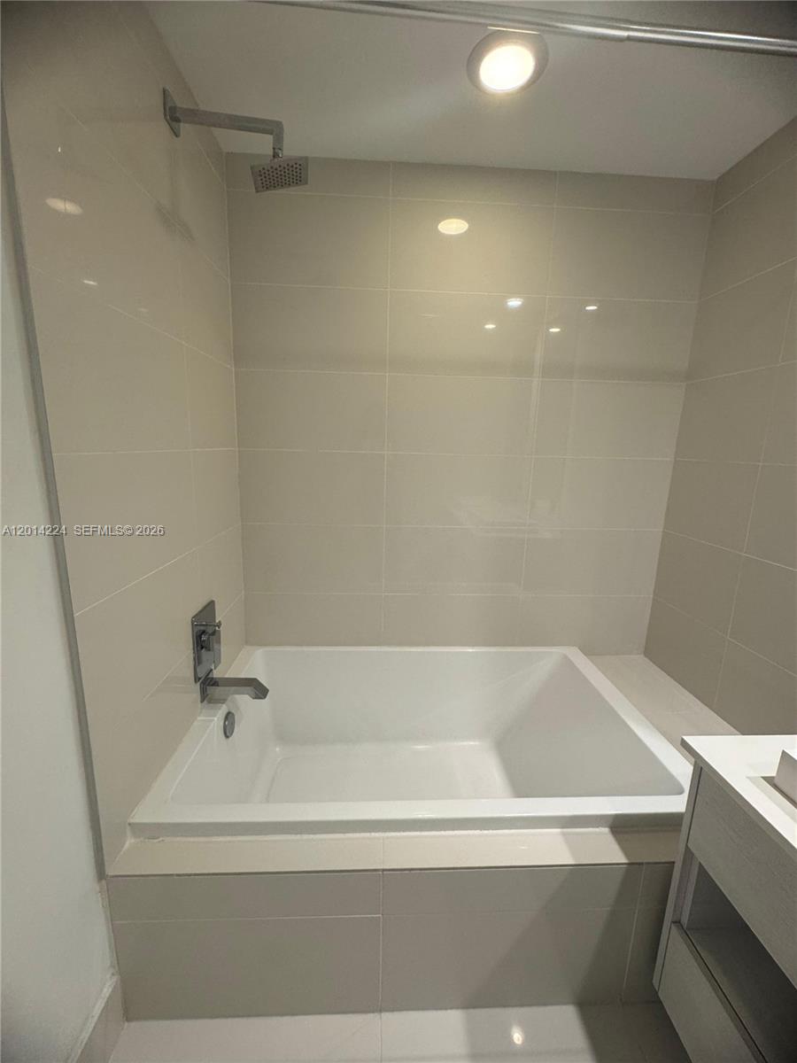 45 SW 9th St #1104, Miami FL 33130