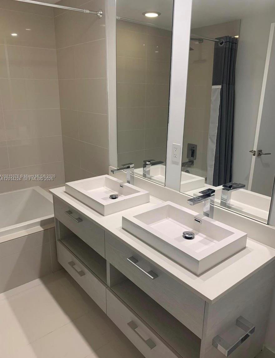 45 SW 9th St #1104, Miami FL 33130