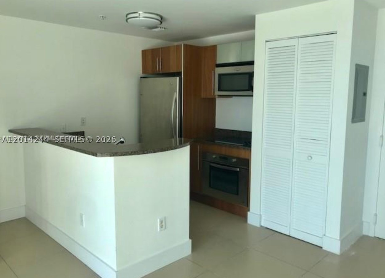 300 S Biscayne Blvd #L-L32, Miami FL 33131