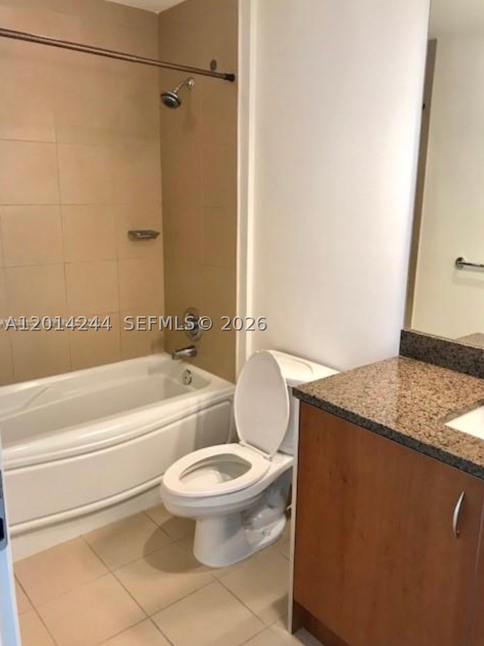 300 S Biscayne Blvd #L-L32, Miami FL 33131